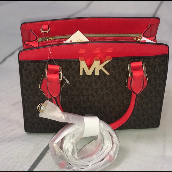 Michael Kors MD Messenger/Crossbody - Picture 10 of 10